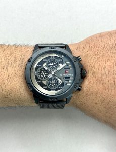 ساعت مچی مردانه ناویفورس مدل nf9110 مشکی و سفید روی مچ