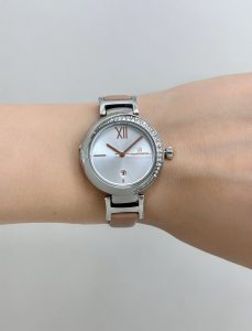 ساعت مچی زنانه ناویفورس مدل nf5007L سیلور و کرم روی مچ