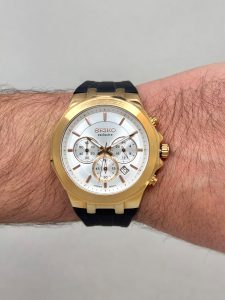 ساعت مچی مردانه سیکو مدل3085G رنگ رزگلد و مشکی روی مچ