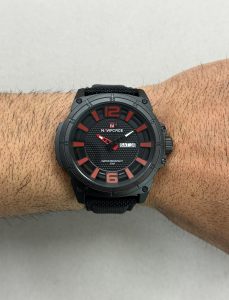 ساعت مچی مردانه ناویفورس مدل nf9066G مشکی و قرمز روی مچ